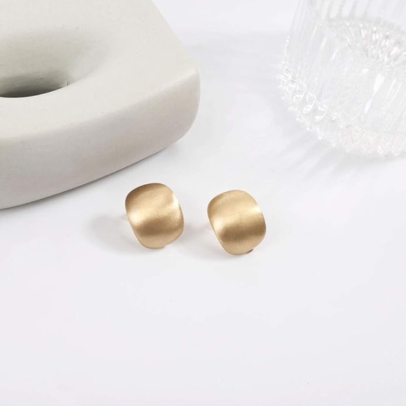 Trendy Matte Gold Tone Clip On Earrings - Picture 4 of 6